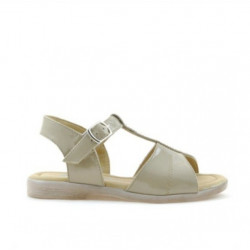 Pieni lasten sandaalit 40c beige lakka