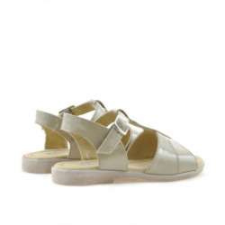 Pieni lasten sandaalit 40c beige lakka